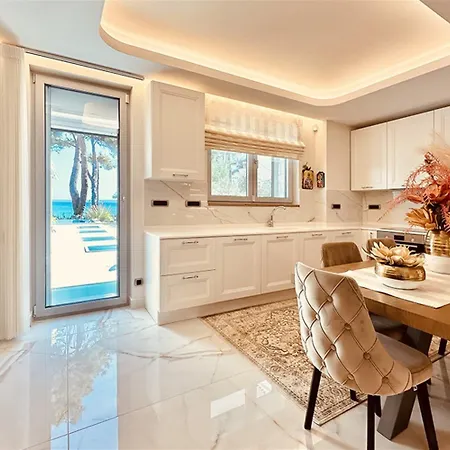 Meltemi Pool 10 Guests 4 Bedrooms Villa *