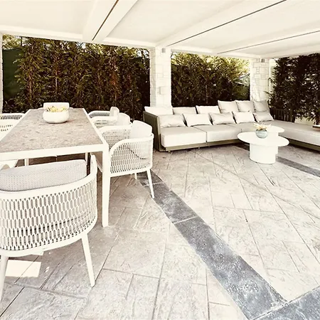 Meltemi Pool 10 Guests 4 Bedrooms *