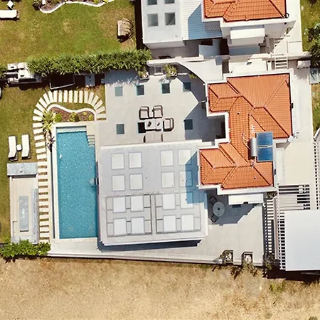 Meltemi Pool 10 Guests 4 Bedrooms Villa *