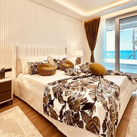 Meltemi Pool 10 Guests 4 Bedrooms