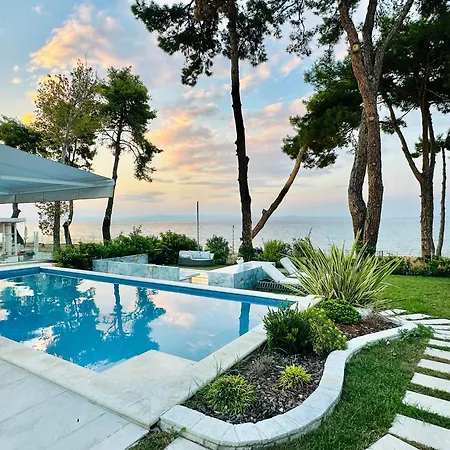 Villa Meltemi Pool 10 Guests 4 Bedrooms *